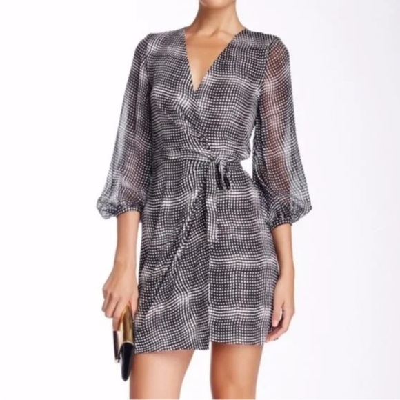 Diane Von Furstenberg Dresses & Skirts - Diane Von Furstenberg Black and White Wrap Dress